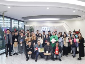 PTI 圣诞奇趣派对：暖意在礼物间流淌